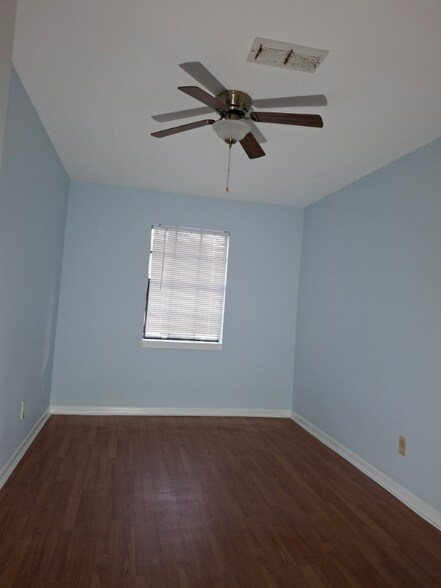 Building Photo - 1609 W Elm St