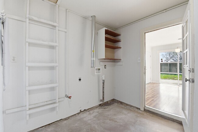 Building Photo - 4929 Libbey Dr