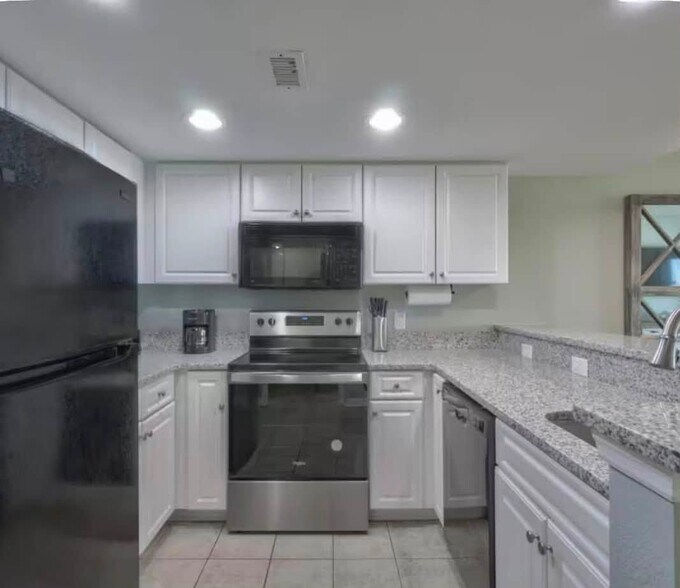 Building Photo - 2501 S Ocean Blvd