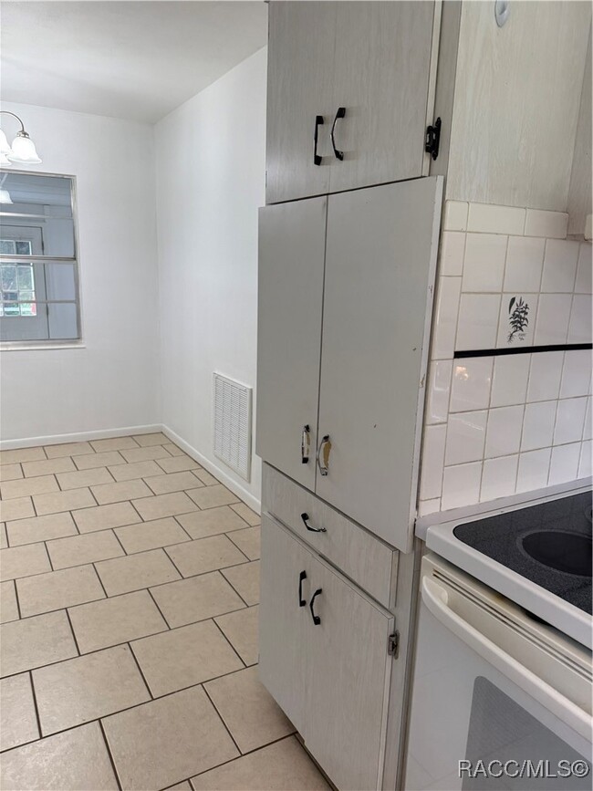 Building Photo - 6106 E Calico Ln