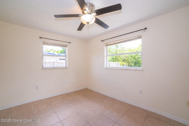 Building Photo - 2285 Dolphin Rd