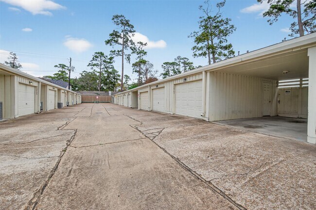 Building Photo - 12705 Huntingwick Dr
