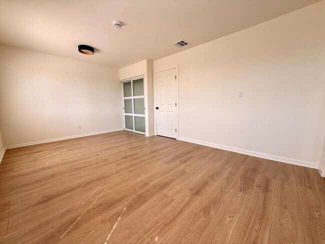 Building Photo - 1027 Coronado Terrace