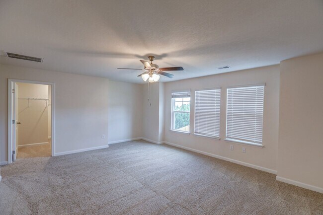 Building Photo - NEW CONSTRUCTION - 5 BDRMS, 3 BTHS, JOHNSON CITY