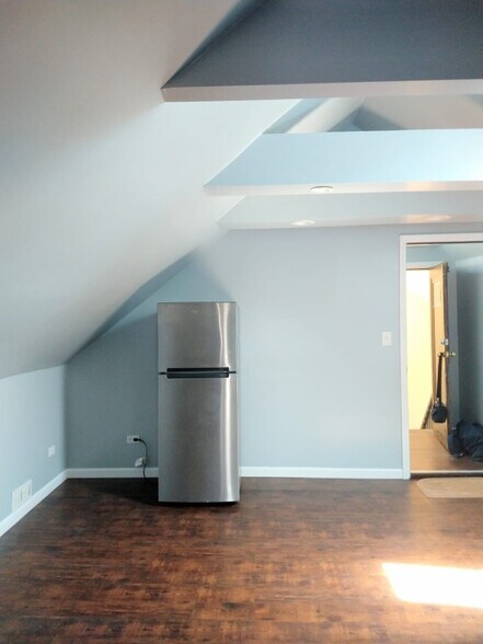 Building Photo - 2407 S Drake Ave