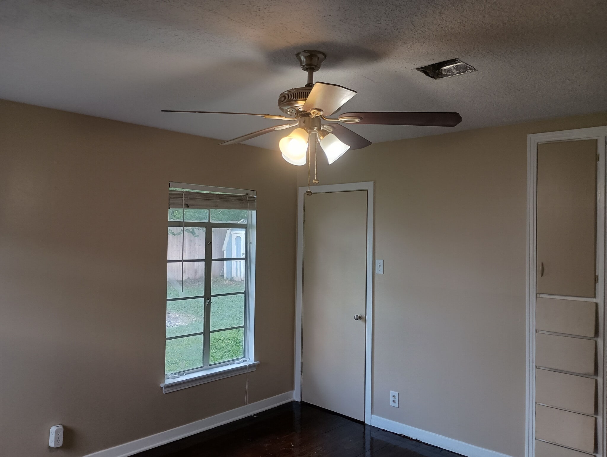 Building Photo - Room in Single Family Home on Brettonwood Dr