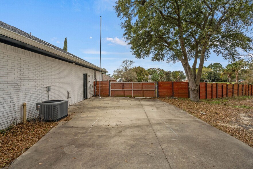 Building Photo - 2187 Calle De Castelar