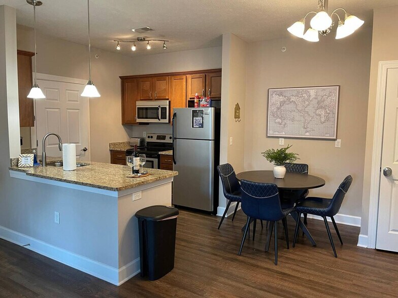 Building Photo - 740 Zumstein Ln