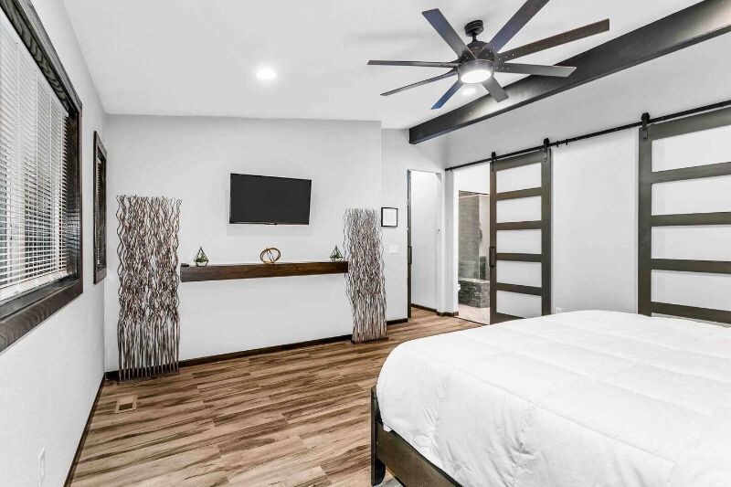 Building Photo - 1146 E Gudgell Ave