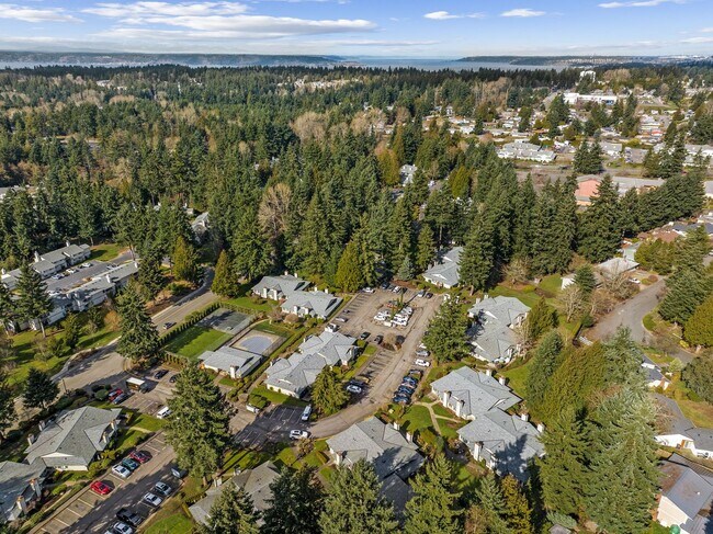 Building Photo - Completely Refreshed Head to Toe!