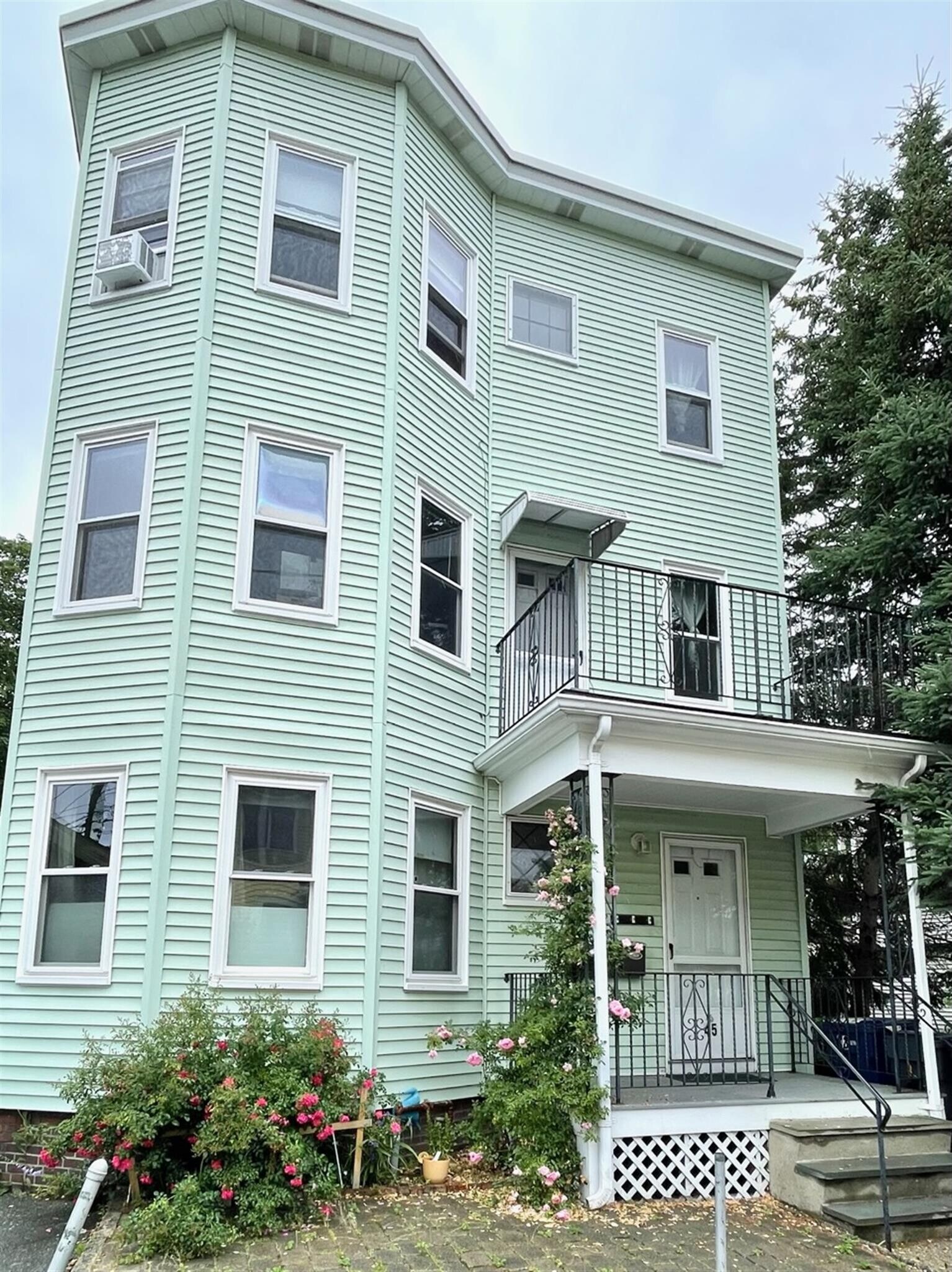 Building Photo - 49 Locke St
