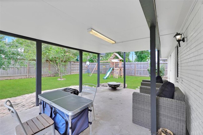 Building Photo - 12735 Memorial Dr