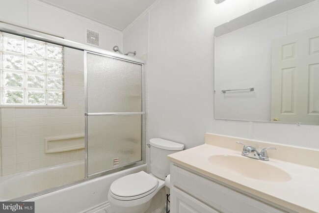 Building Photo - 45629 Frank Hayden Ln