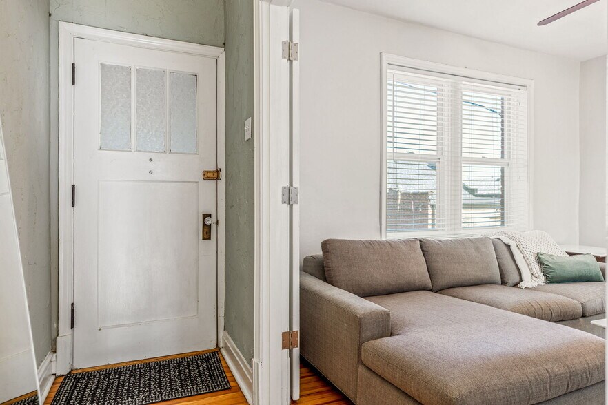 Building Photo - 1210 S Newstead Ave