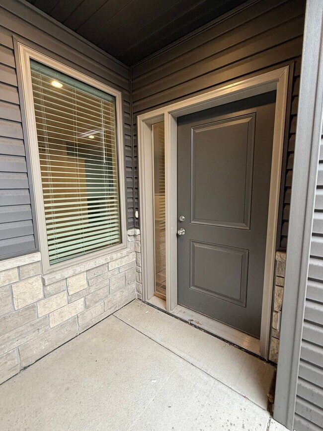 Building Photo - 6933 Claystone Dr