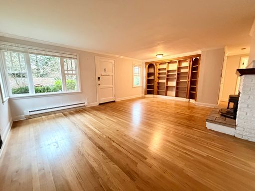 Building Photo - Great 2 bed home, fully fenced backyard in desirable Olympic Hills! Available Now!