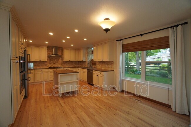 Building Photo - 1702 W Dry Creek Rd