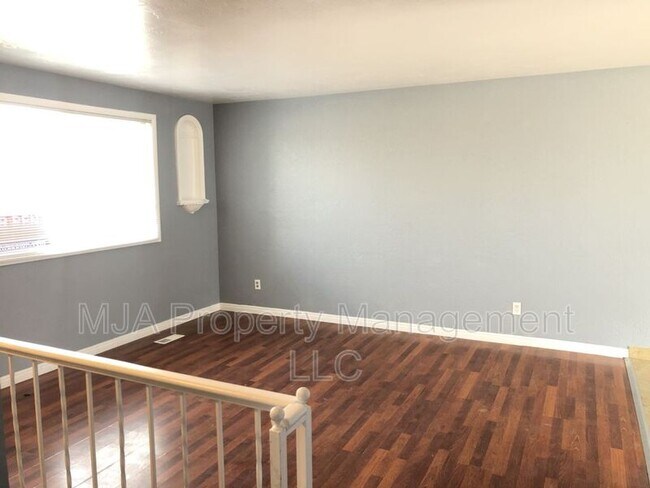 Building Photo - 5943 Lodestone Ave