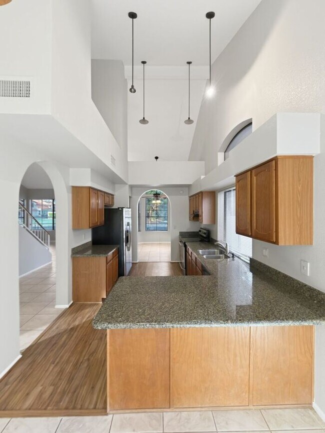 Building Photo - Location! Location! Beautiful 4 Bedroom/ 3 Bath Home! Ray/Kyrene