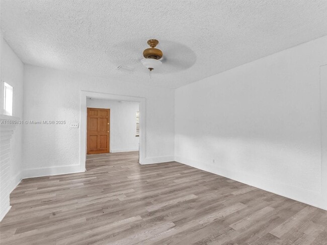 Building Photo - 1932 Dewey St