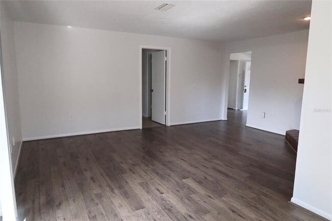 Building Photo - 10410 N Connechusett Rd