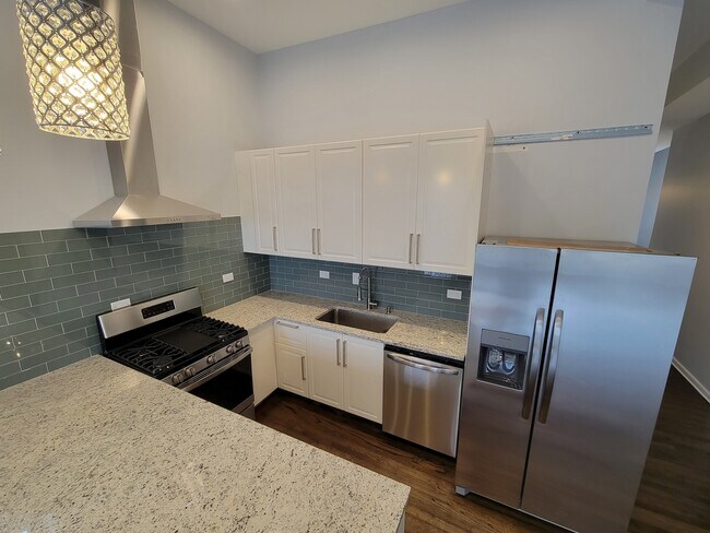 Building Photo - 4844 N Spaulding Ave