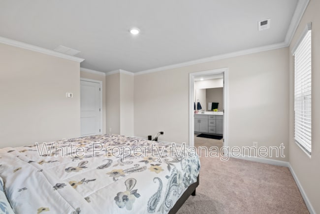 Building Photo - 709 Windage Wy