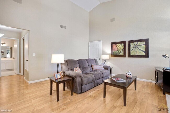 Building Photo - 1 br, 1 bath Condo - 8000 Kroll Way Apt 25
