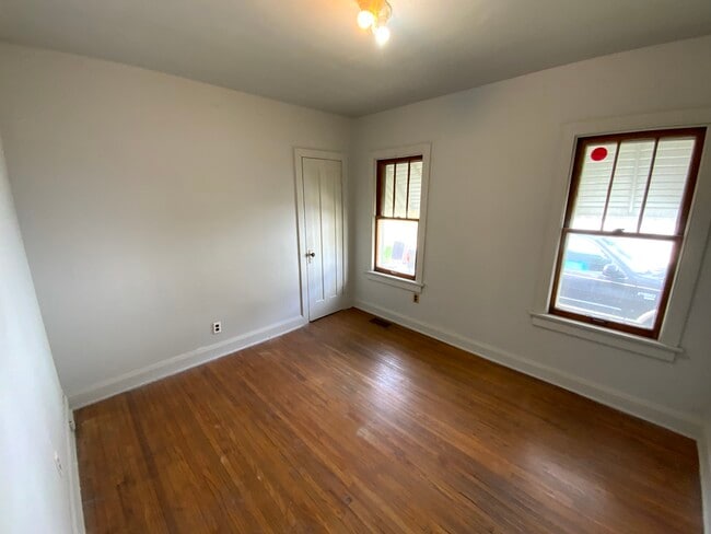 Building Photo - 208 Stroup St