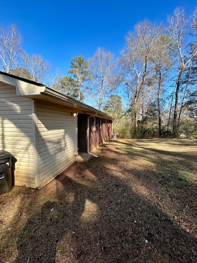 Building Photo - 194 VFW Dr