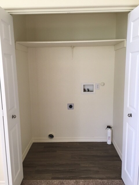 Building Photo - sax1823/1825