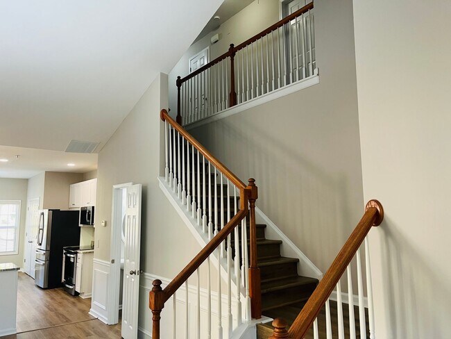 Building Photo - Wow! Check out this charming 3 bedroom 2.5...