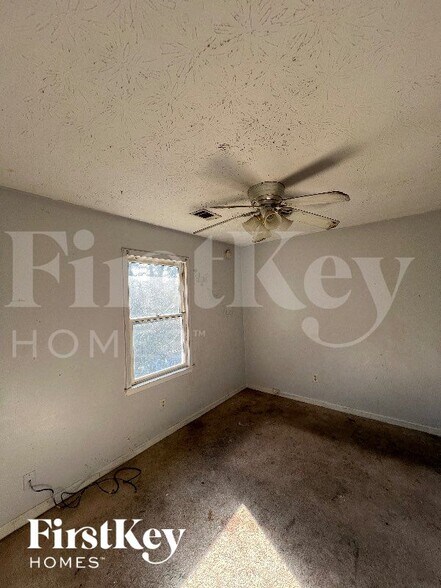 Building Photo - 4923 Autumn Cir