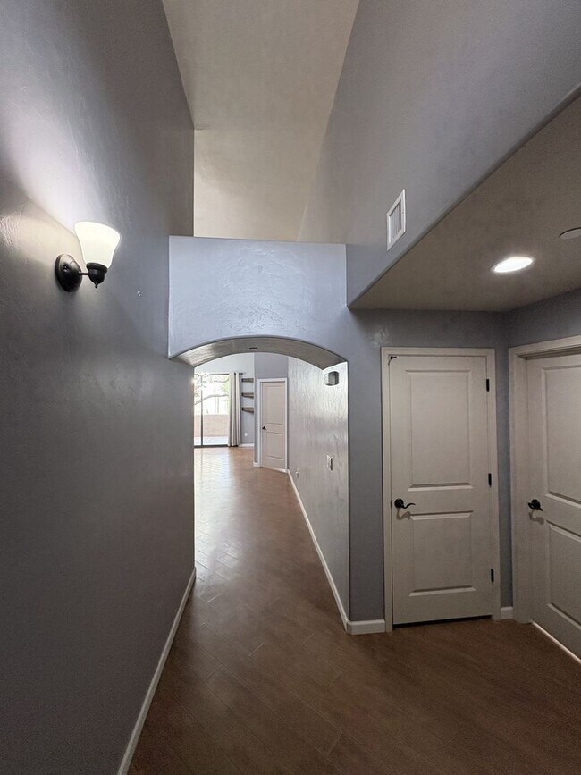 Building Photo - 181 E Crown Ct