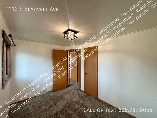 Building Photo - 1113 S Blauvelt Ave