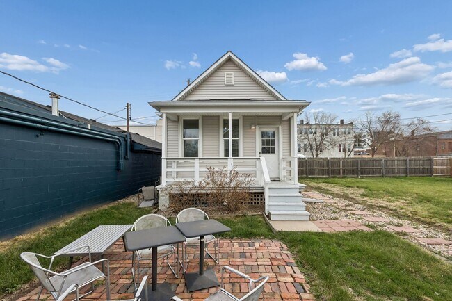 Building Photo - Next to Dog Bar!