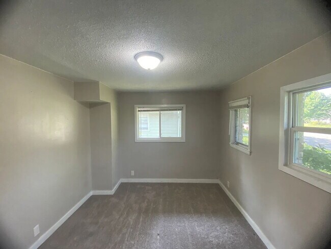 Building Photo - Spacious 4BR/3BA Home w/ Bonus Room, Porch...