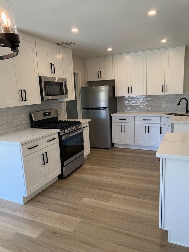 Building Photo - Beautiful 3 bedroom 1 Bath Home near SDSU