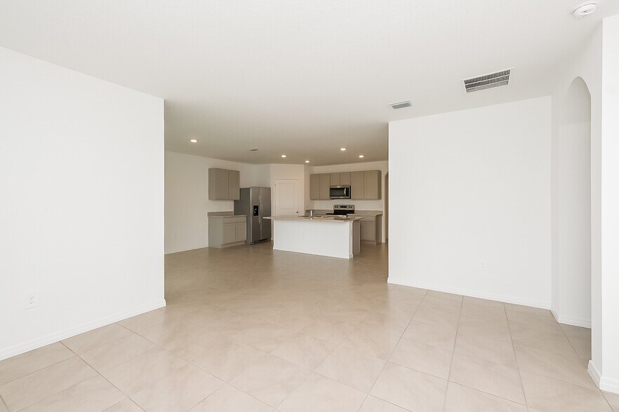 Building Photo - 17235 Reserva Dr