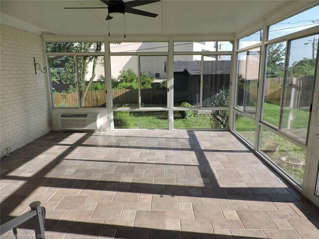 Building Photo - 6724 Riviera Dr