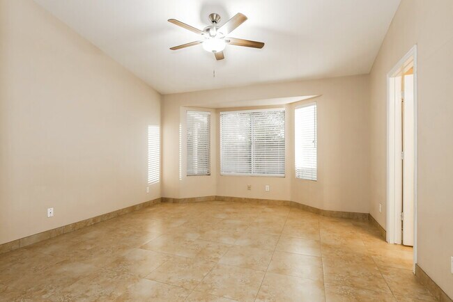 Building Photo - 1625 E Sheffield Ave