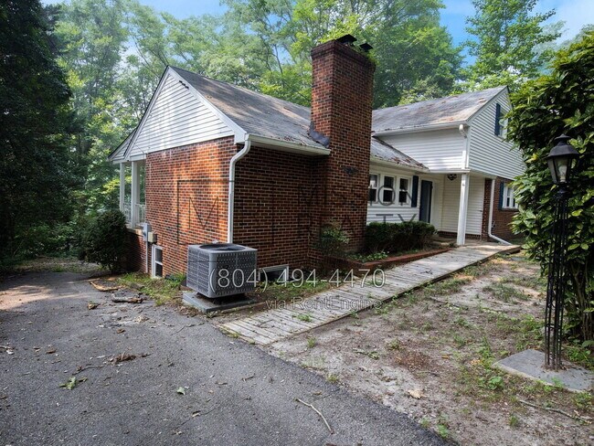 Building Photo - 3916 Lake Hills Rd