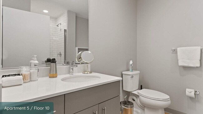 Building Photo - 853 W Blackhawk St