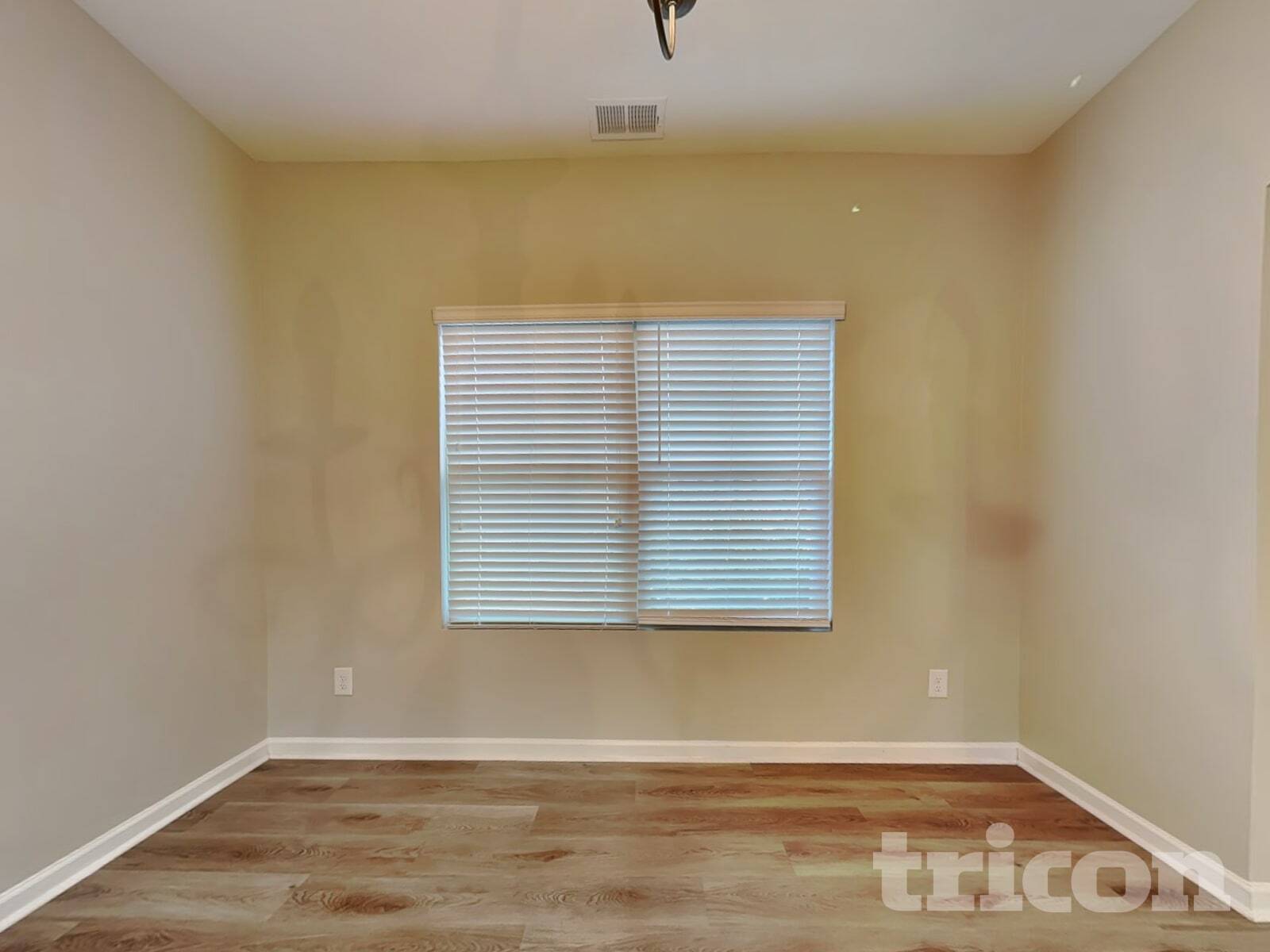 Building Photo - 452 Shady Glen