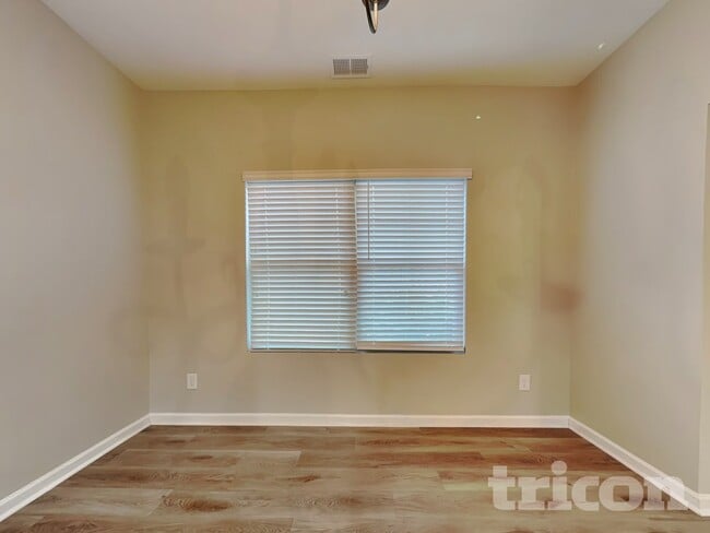 Building Photo - 452 Shady Glen