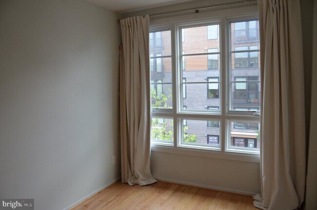 Building Photo - 708 N Henry St