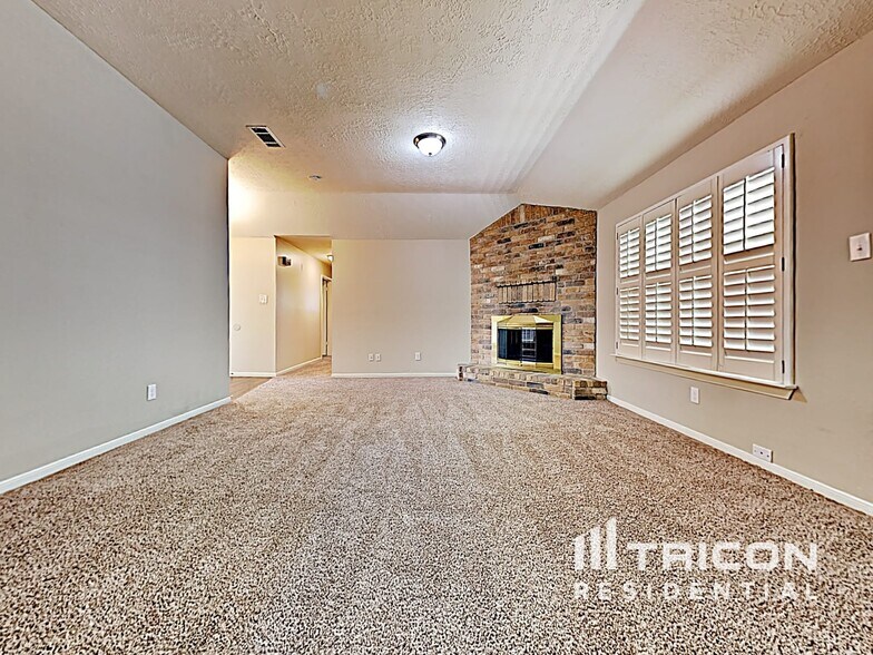 Building Photo - 824 Oakridge Dr