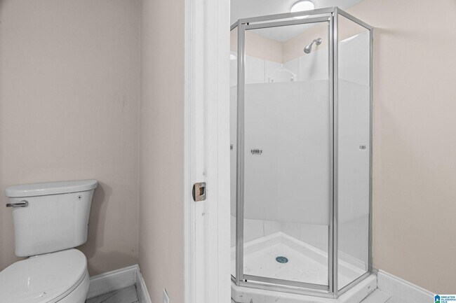 Building Photo - 528 10th Ct W