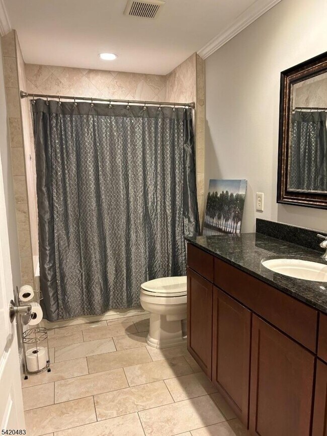 Building Photo - 220 Butternut Dr