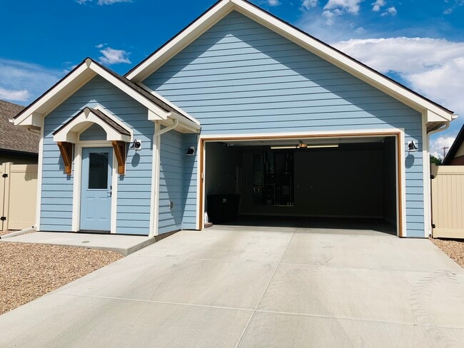 Building Photo - 217 S Mulberry St